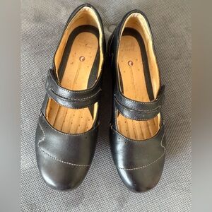 Clarks Black Leather Flats Sz‎ 8